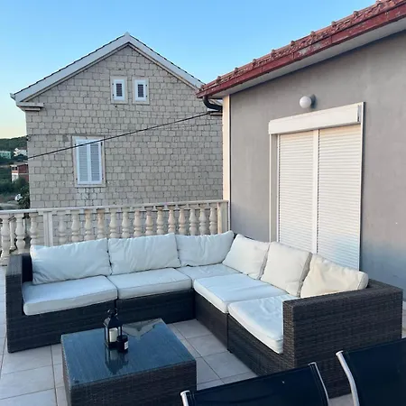 Karla Apartment *